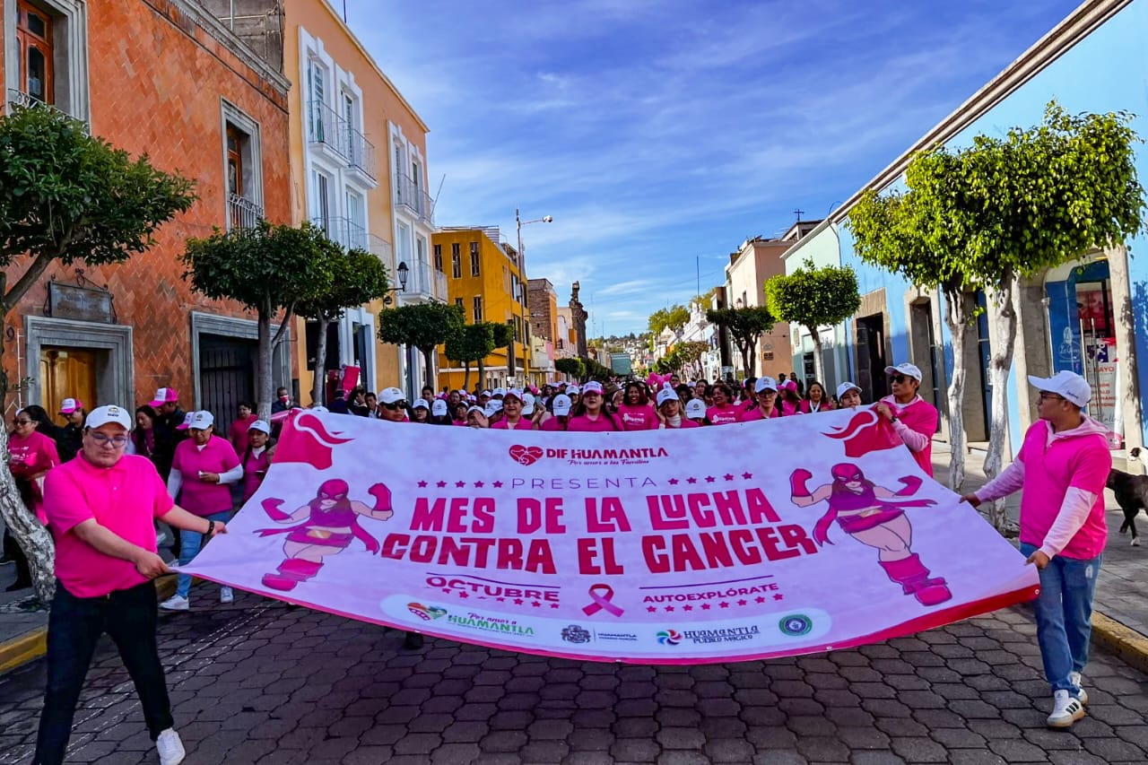 El SMDIF Huamantla presente en la Tercera Caminata Rosa